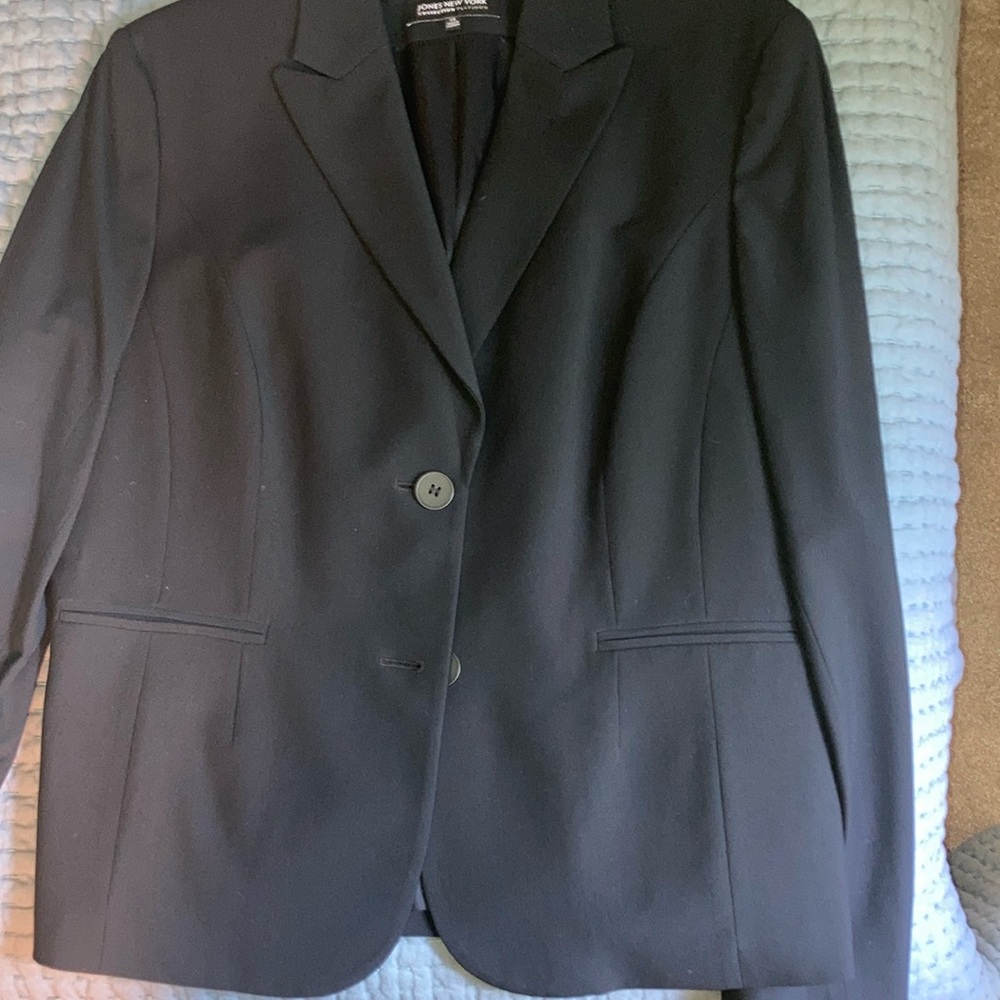 Jones New York 
Classic Jacket 
Collection Platinum 
NWOT